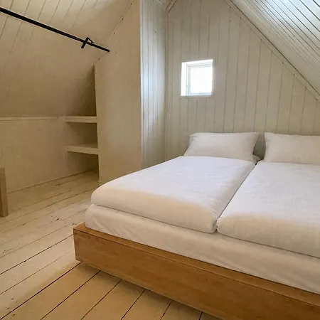 Utgg6 - Small 1br House