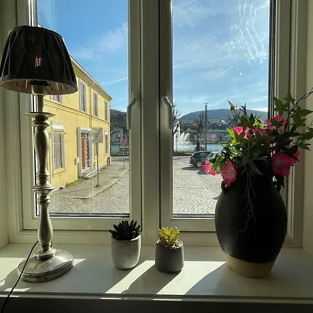 Utgg6 - Small 1br House *